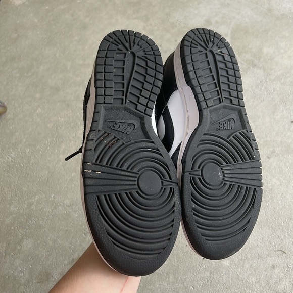 Selling these woman’s Nike Pandas - Picture 4 of 6